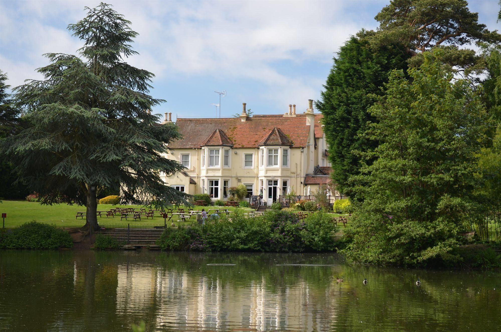 Worplesdon Place Hotel Guildford Exterior photo